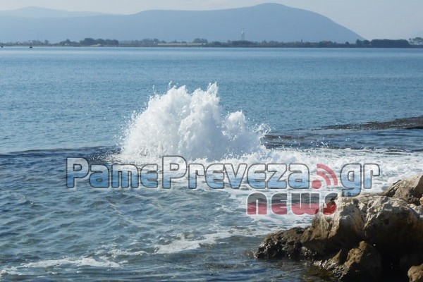 Πρέβεζα: Τόνοι πόσιμου νερού στη θάλασσα από σπασμένο αγωγό (βίντεο)