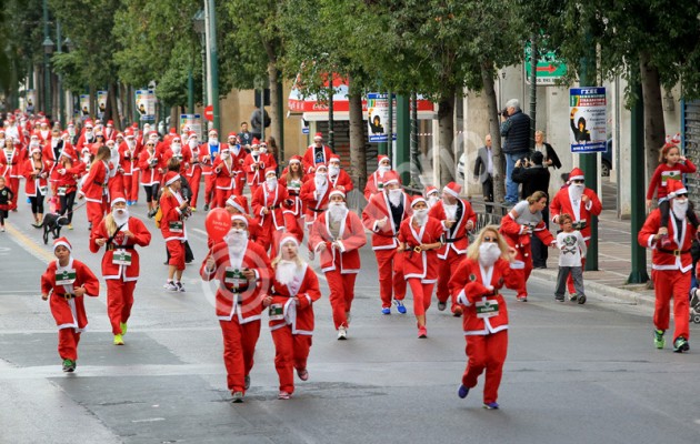 Γέμισε Άη Βασίληδες το κέντρο της Αθήνας