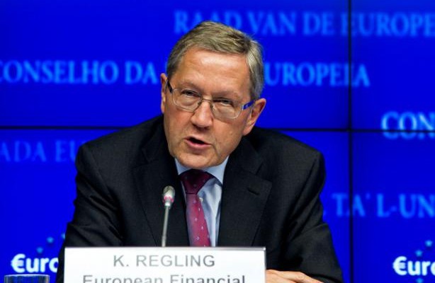 Ο ESM εκταμιεύει το “ρευστό” για την Ελλάδα και ο Ρέγκλινγκ φτάνει στην Αθήνα