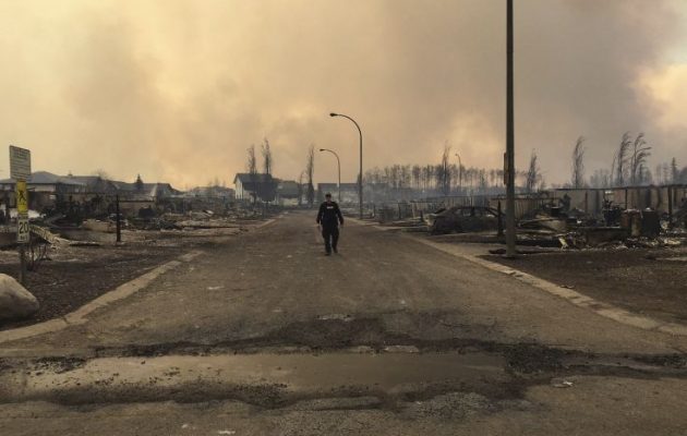 Η απόλυτη καταστροφή από την πυρκαγιά στον Καναδά (βίντεο)