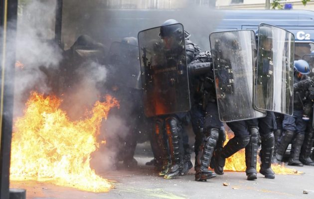 Όλοι ενάντια στον Ολάντ και τις “μεταρρυθμίσεις” του – Κόλαση στη Γαλλία