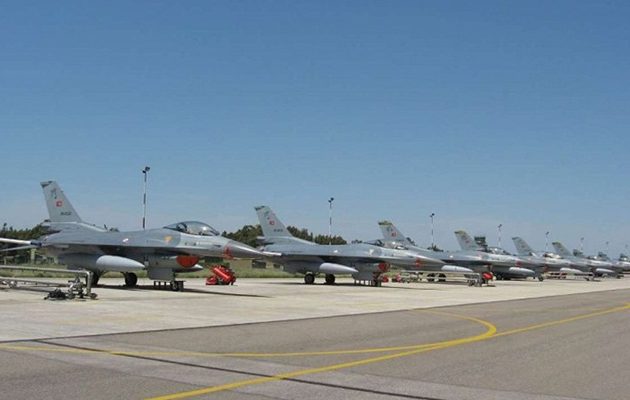 O Τούρκος πρωθυπουργός κλείνει στρατώνες και την αεροπορική βάση Ακιντζί