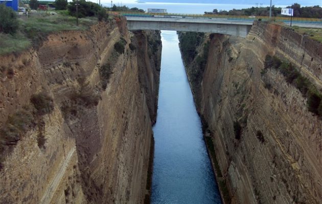 Ισθμός: Φωτιά δίπλα από την εθνική οδό (φωτο)