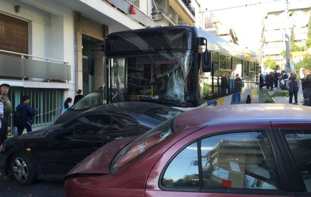 Τροχαίο με λεωφορείο στον Πειραιά – Τραυματίστηκε ηλικιωμένος (φωτο και βίντεο)