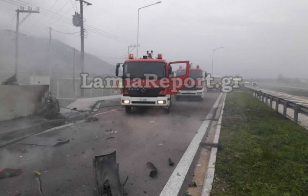 Πόρσε σκόρπισε τον θάνατο στην εθνική οδό Αθηνών-Λαμίας – 4 νεκροί (φωτο)