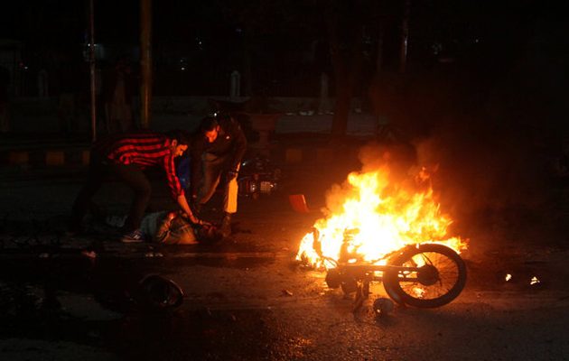 Πολύνεκρη βομβιστική επίθεση σε διαδήλωση στο Πακιστάν