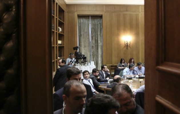 Ωρα ανασχηματισμού: Ποιοι φαίνεται να κλειδώνουν – Οι καραμπόλες