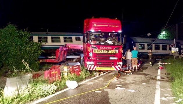 Τραγωδία στην Ιταλία: Τρένο συγκρούστηκε με νταλίκα – Δύο νεκροί (φωτο)