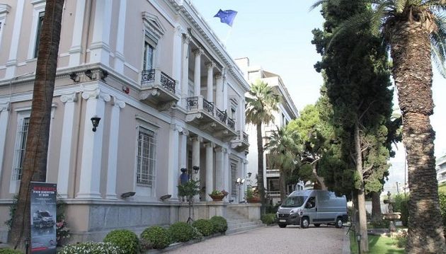 Αντιεξουσιαστές εισέβαλαν  στην ιταλική πρεσβεία απέναντι από τη Βουλή