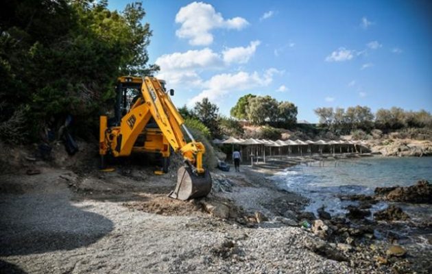 Μπήκαν οι μπουλντόζες στην Ανάβυσσο – Γκρεμίστηκε αυθαίρετο μετά από 21 χρόνια (φωτο)