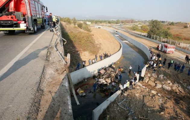 Τουρκία: Ανατράπηκε φορτηγό στη Σμύρνη – Νεκροί 22 μετανάστες (βίντεο)