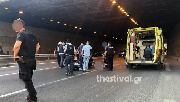 Θεσσαλονίκη: Πήδηξε από γέφυρα για να αυτοκτονήσει και έπεσε πάνω σε μοτοσικλετιστή