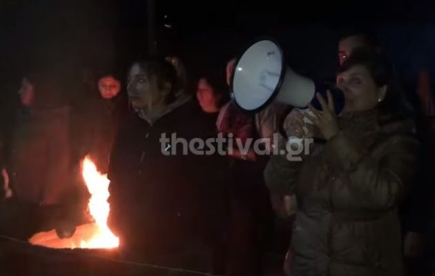 Οι κάτοικοι στα Βρασνά δεν επέτρεψαν εγκατάσταση μεταναστών στο χωριό τους (βίντεο)