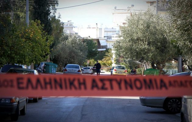 Έγκλημα στα Πετράλωνα: «Τον σκότωσα γιατί κακομεταχειριζόταν τη μητέρα μου»