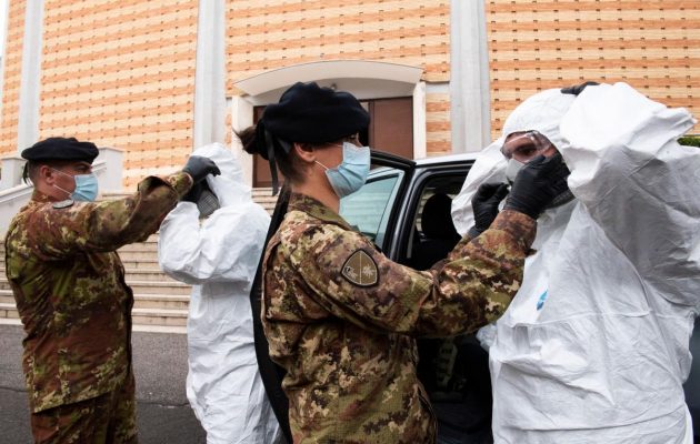 Κορωνοϊός: Στην Ιταλία ο στρατός βγήκε για ελέγχους στις παραλίες