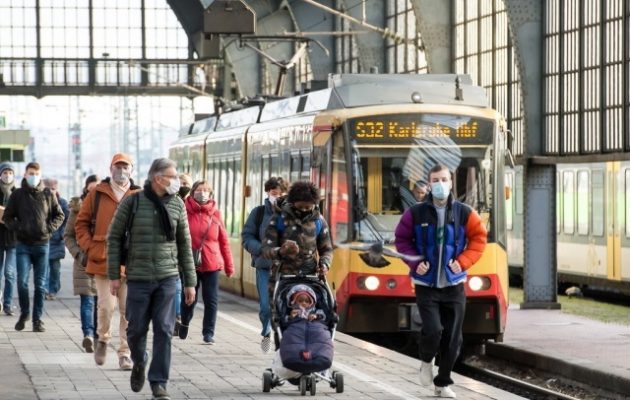 Γερμανία: Αυστηροποιούνται τα μέτρα λόγω Όμικρον – Τι θα ισχύει