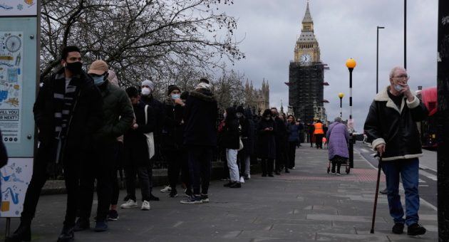 Βρετανία: Σημαντική μείωση κρουσμάτων την Πέμπτη