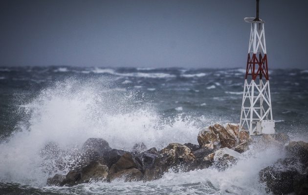 Έκτακτο δελτίο της ΕΜΥ: Έρχεται η κακοκαιρία Bora με καταιγίδες, θυελλώδεις ανέμους και χιόνια