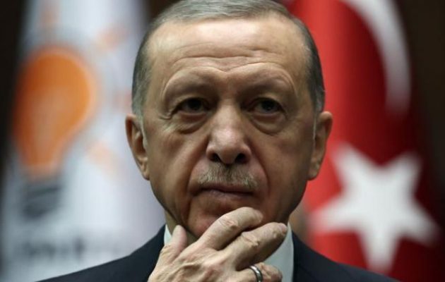 Στα χέρια του Ερντογάν ο τουρκικός στρατός – Δική του απόφαση η κήρυξη επιστράτευσης εναντίον «εξωτερικών» και «εσωτερικών» εχθρών