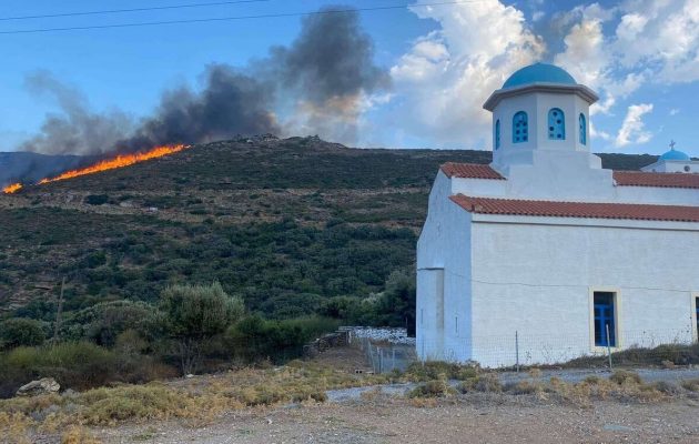 Μεγάλη πυρκαγιά στην Άνδρο – Εκκενώθηκαν οικισμοί