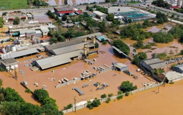 Θεσσαλία: Πάνω από 1200 σπίτια μέσα στο νερό – Μόνο στη Φαρκαδόνα «χάθηκαν» 70