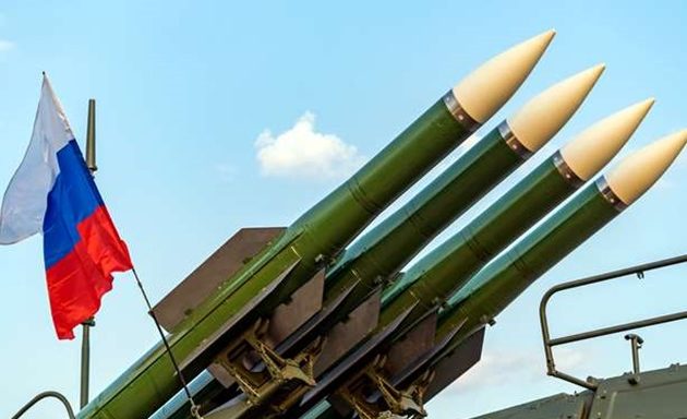Η Ρωσία σφυροκοπά με πυραύλους την Ουκρανία – Σφοδρότατες μάχες στα ανατολικά