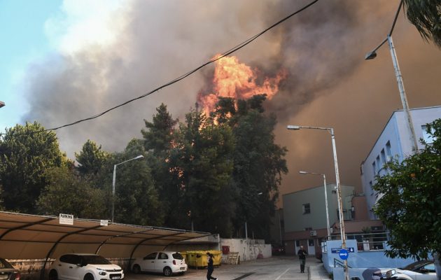 Φωτιά στην Πάτρα: Ζημιές στο Καραμανδάνειο νοσοκομείο – Κάηκαν σπίτια και αυτοκίνητα (βίντεο)