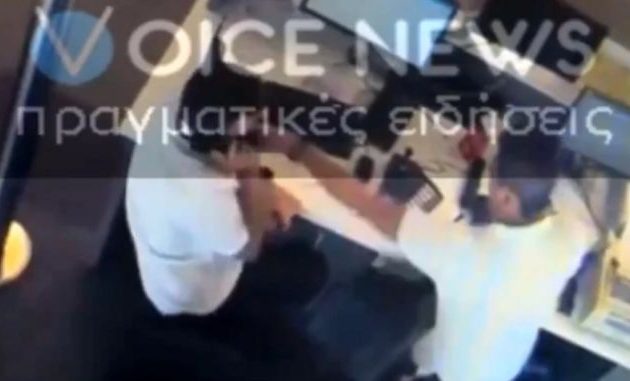 Τραμπούκος Αυγενάκης – Άσκησε βία σε υπάλληλο αεροπορικής και μετά άρχισε τα κλαψουρίσματα