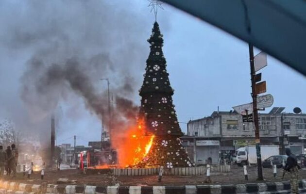 Συρία: Τζιχαντιστές έκαψαν το χριστουγεννιάτικο δέντρο της ΕΛΛΗΝΙΚΗΣ Σελευκόβηλου – Ο Έλληνας πρεσβευτής όλα καλά;